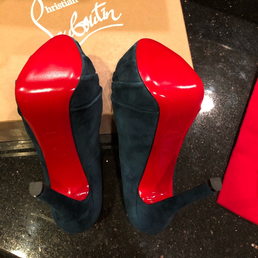Christian Louboutin Drapesse Platform Pumps - Picture 4 of 6